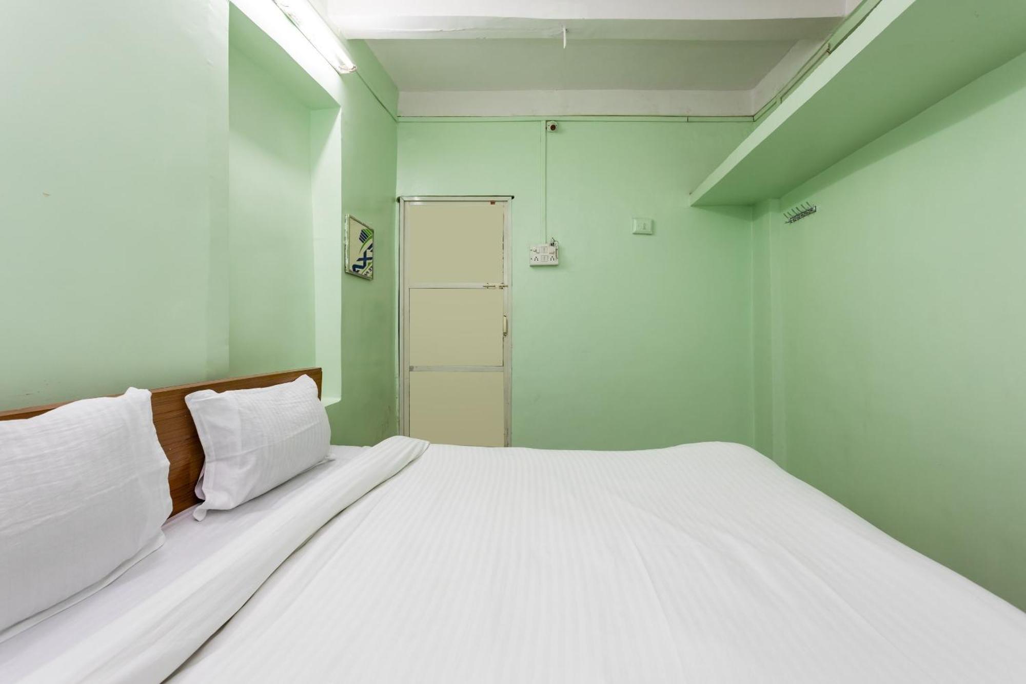 Spot On Hotel Sawera Индаур Экстерьер фото
