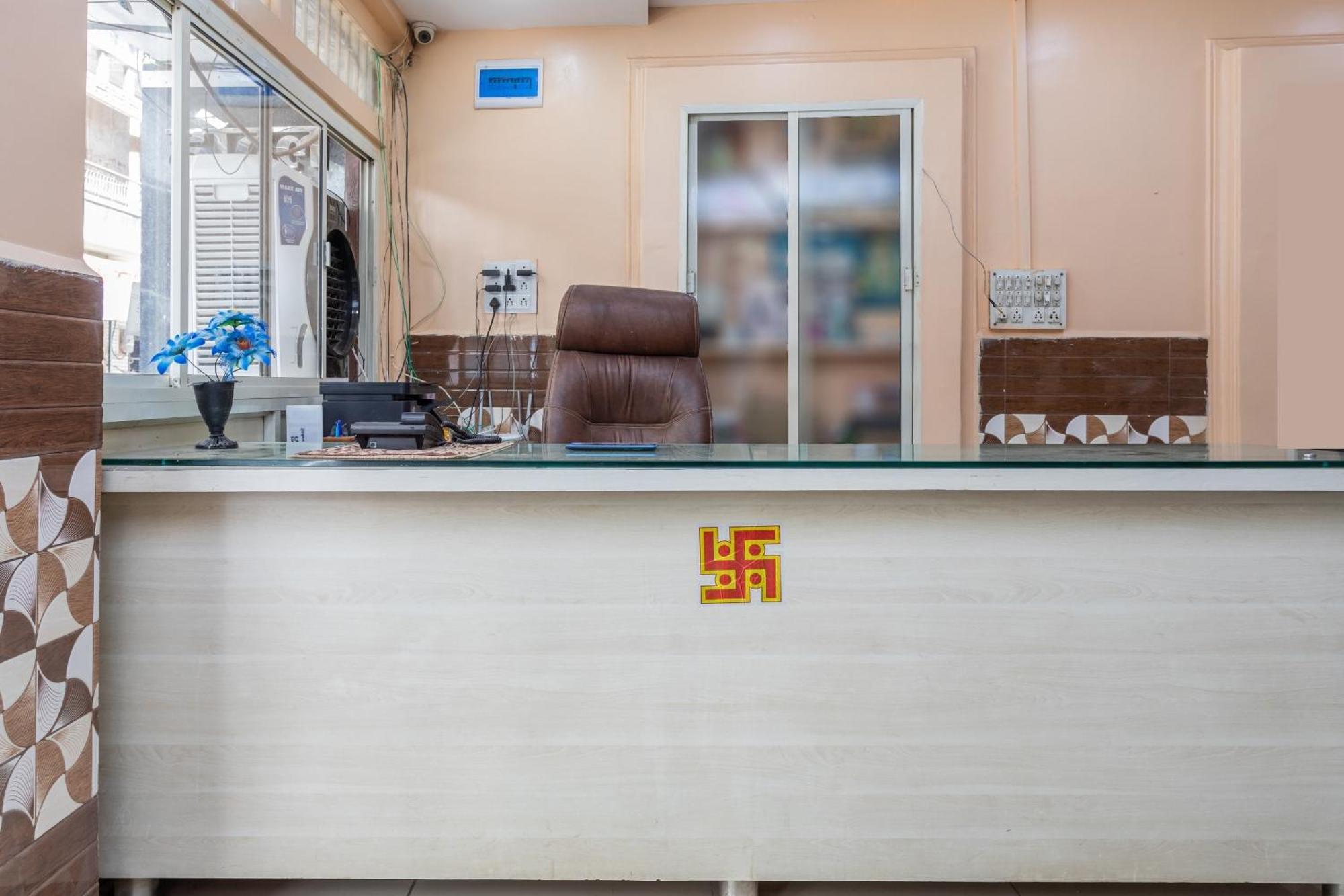 Spot On Hotel Sawera Индаур Экстерьер фото