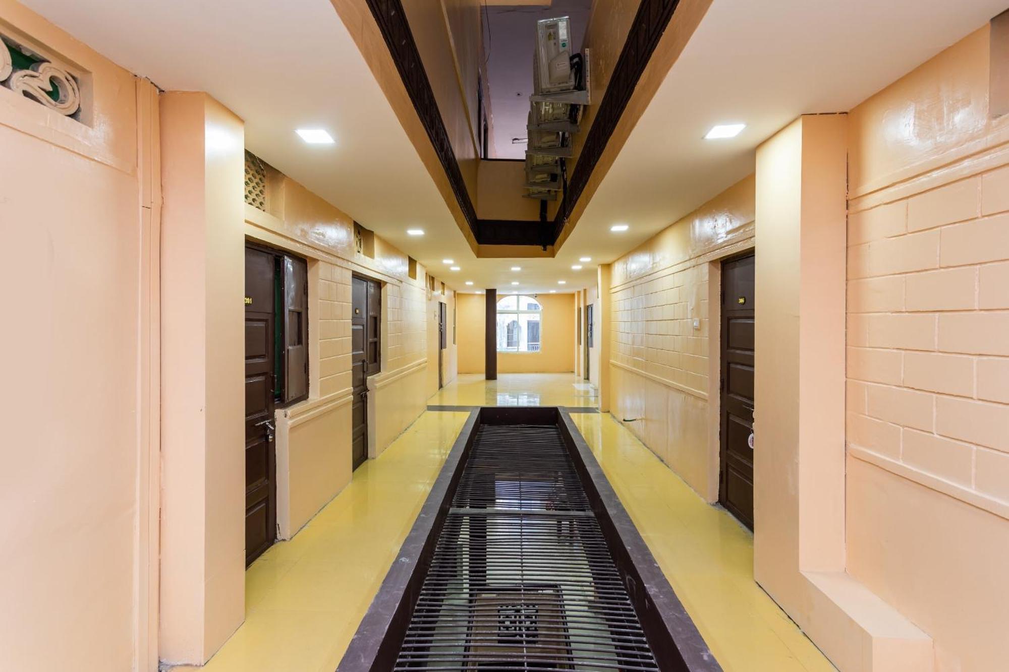 Spot On Hotel Sawera Индаур Экстерьер фото