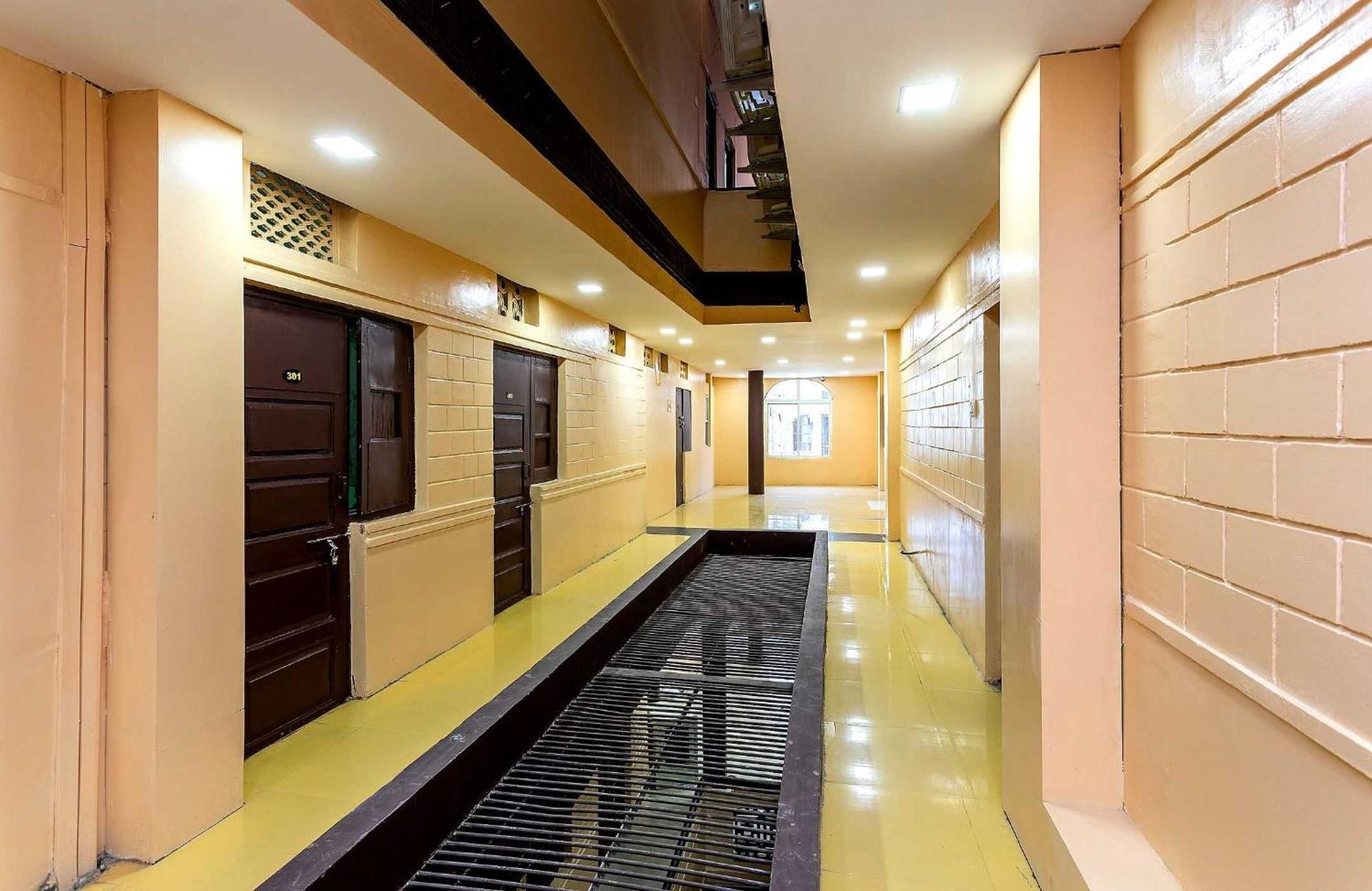 Spot On Hotel Sawera Индаур Экстерьер фото