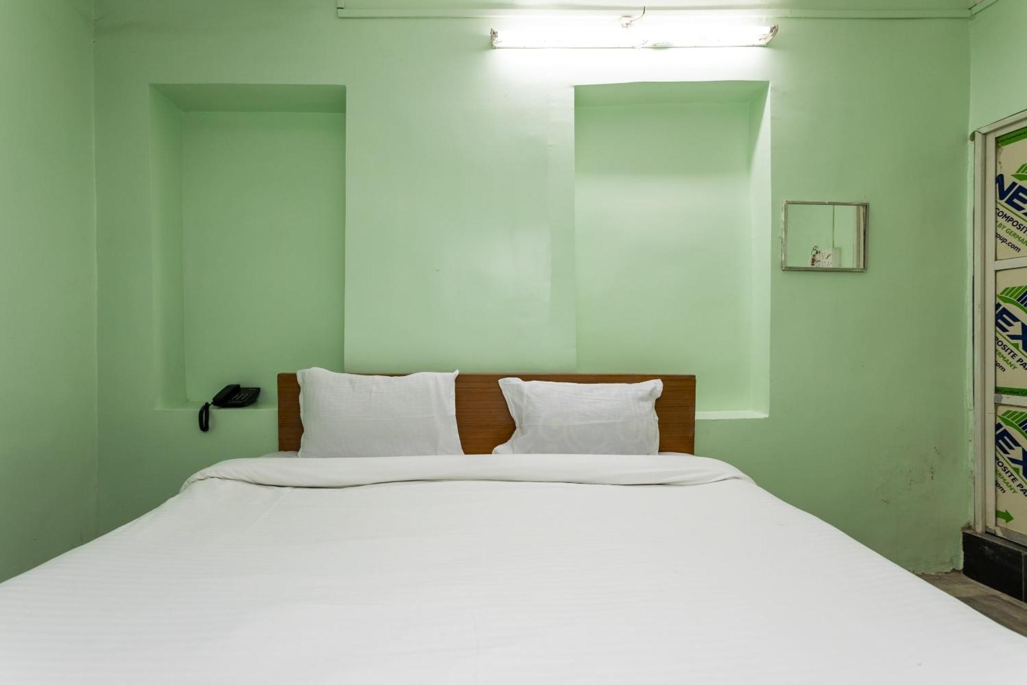 Spot On Hotel Sawera Индаур Экстерьер фото