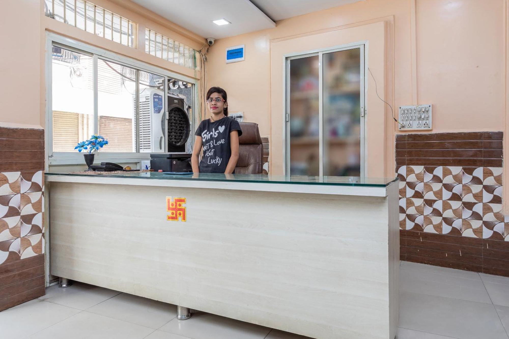 Spot On Hotel Sawera Индаур Экстерьер фото