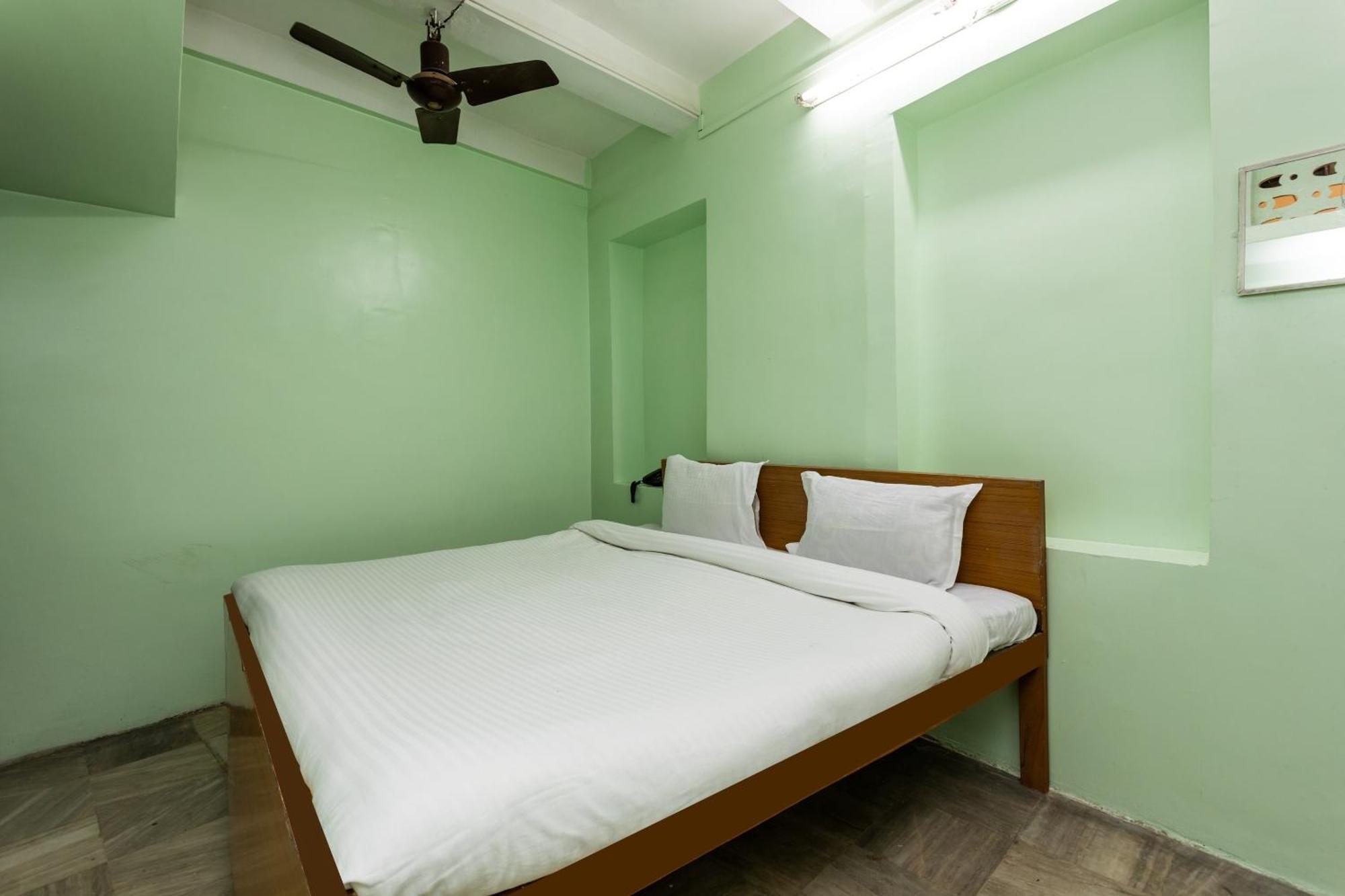 Spot On Hotel Sawera Индаур Экстерьер фото