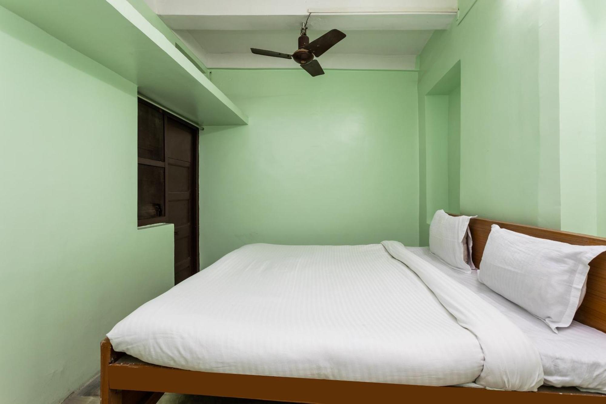 Spot On Hotel Sawera Индаур Экстерьер фото